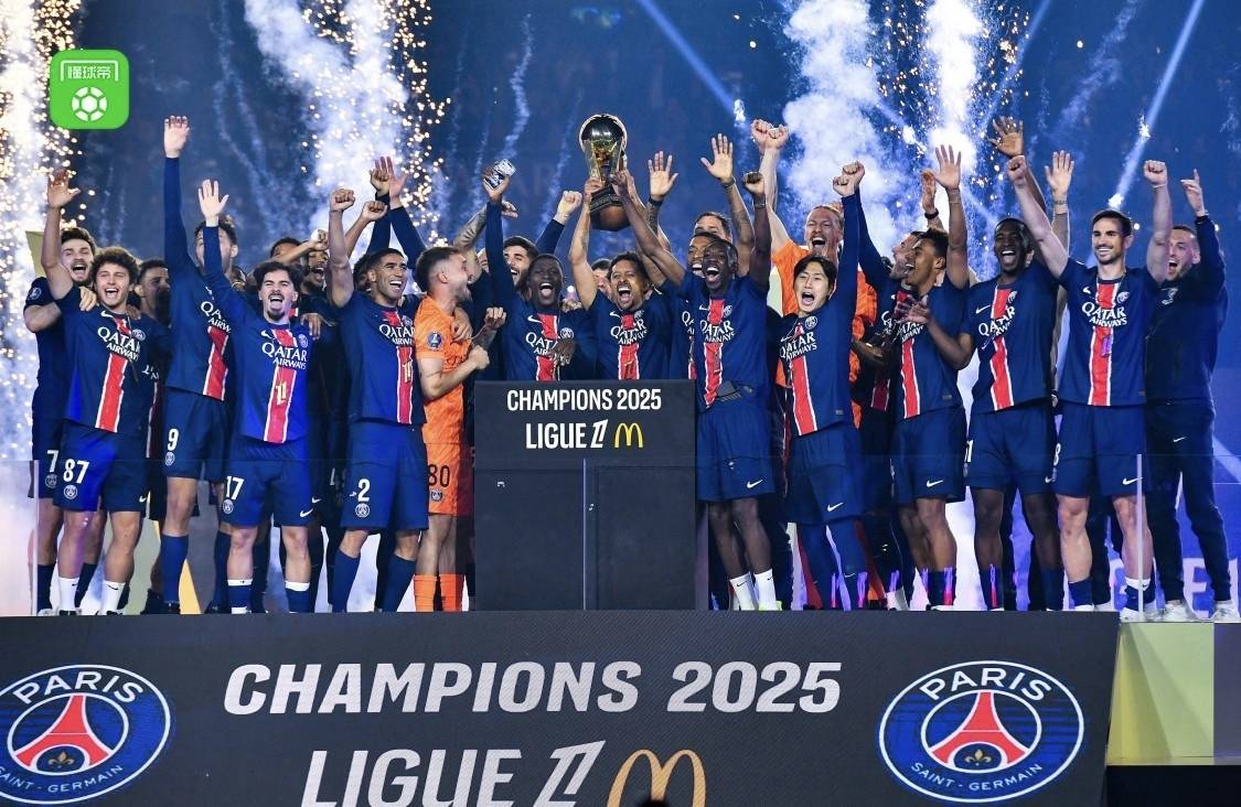 小组赛排名变动,法甲比赛中的氛围也跟着紧张起来,掌声雷动 小组赛排名变动,法甲比赛中的氛围也跟着紧张起来,掌声雷动