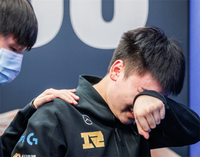 开云体育app-RNG力克V5，Viper单局斩获MVP峡谷大战成都决赛之夜，强势挺进下一轮