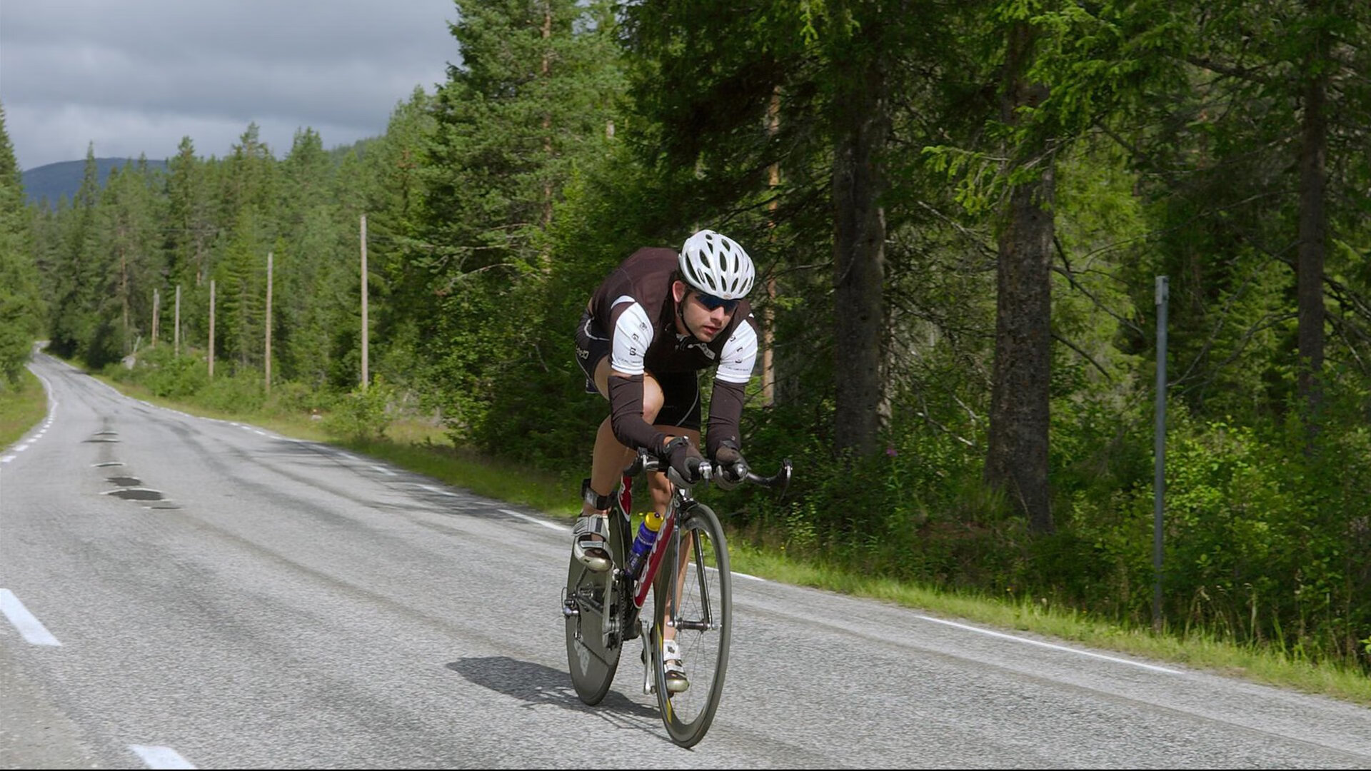 开云体育-绝境中的德意志灯塔！穆勒致命两传撕碎红牛防区，传统十号的文艺复兴之夜