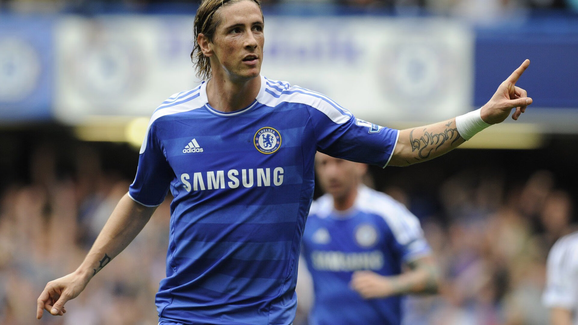 开云体育平台APP-足球版图一夜撕裂，英超争冠白热化，罗马却在南半球降维打击