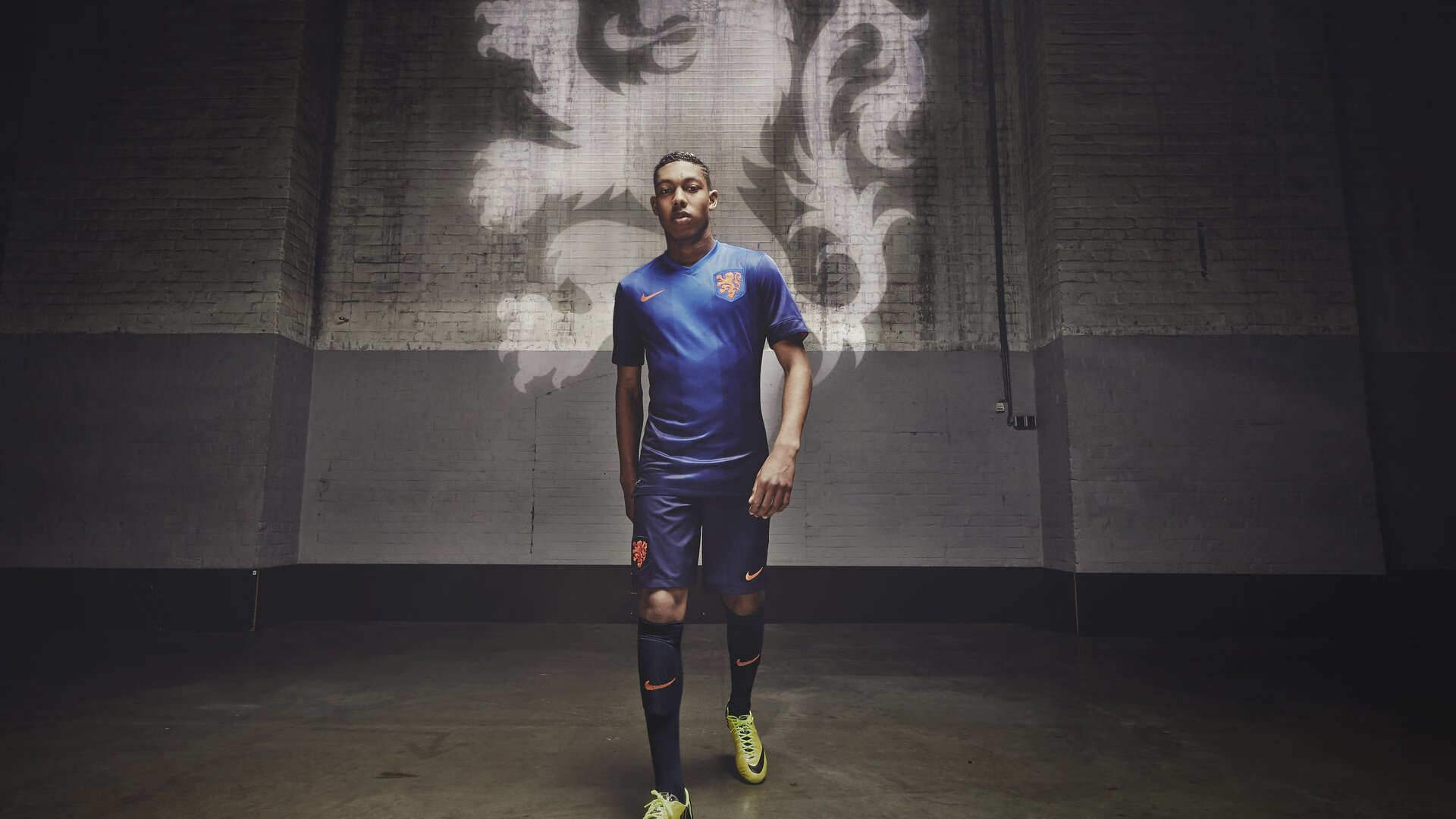 点球救赎与王权更迭，伊萨克一肩扛起三狮军团的世界排名之战