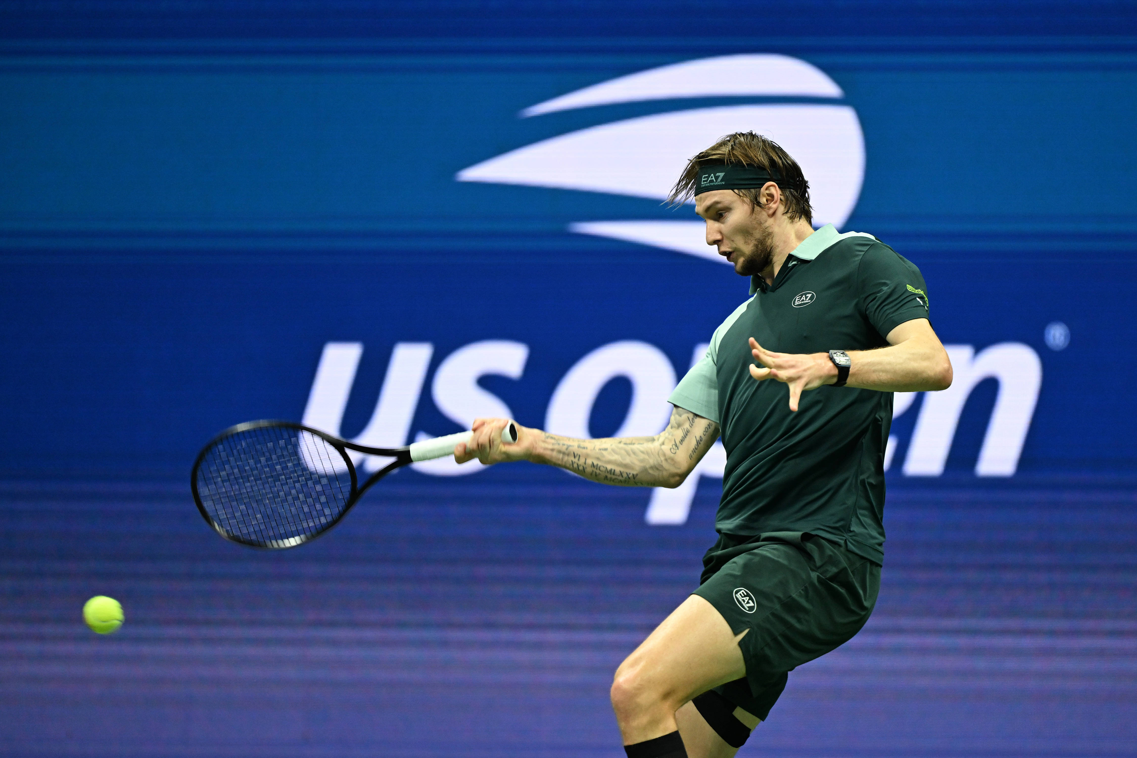 开云-美网绝杀年终总决赛，辛纳统治全场